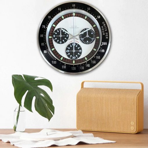Salon vintage avec une horloge murale rétro