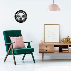 Horloge murale vintage de luxe dans un séjour style rétro