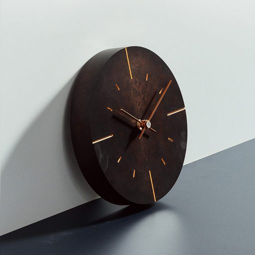 Horloge murale en métal vintage brun
