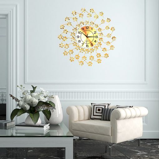 Horloge murale décorative dans un séjour moderne