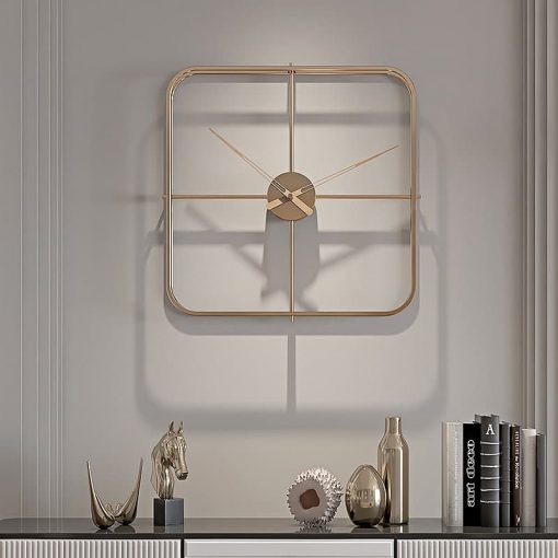 Horloge murale design de forme carrée en métal avec des aiguilles en bois