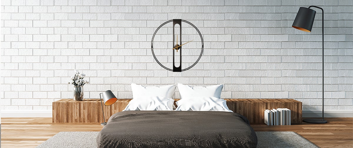 Horloge murale Design dans une chambre spacieuse